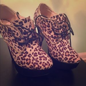 Shoe Dazzle Leopard Print Shoes