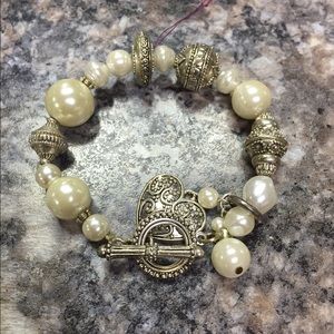 Charming pearl bracelet ⚪️💙