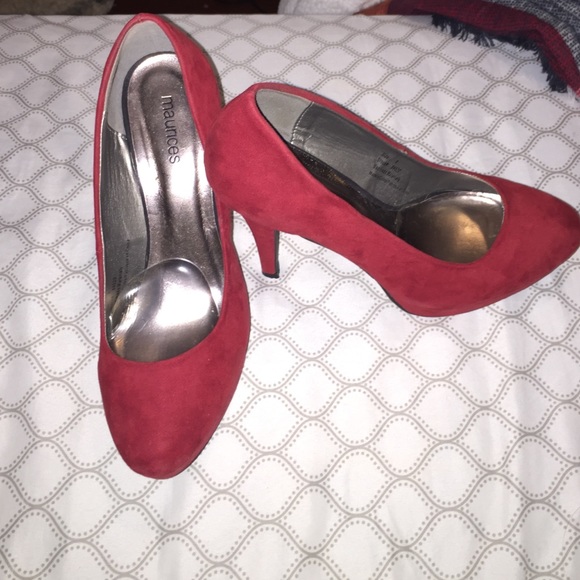 Slightly worn, red high heels ❤️