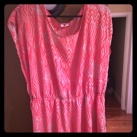 Dresses & Skirts - Orange & Tan Tribal Dress 💕