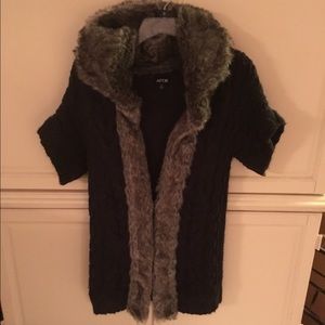 Apt 9 sweater w/faux fur collar size s