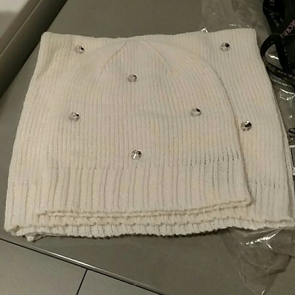 Last Weekend For Sale! - Picture 2 of 6