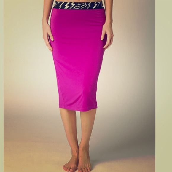 Fox long pencil skirt in dark pink. New