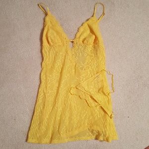 Bright yellow VS outfit