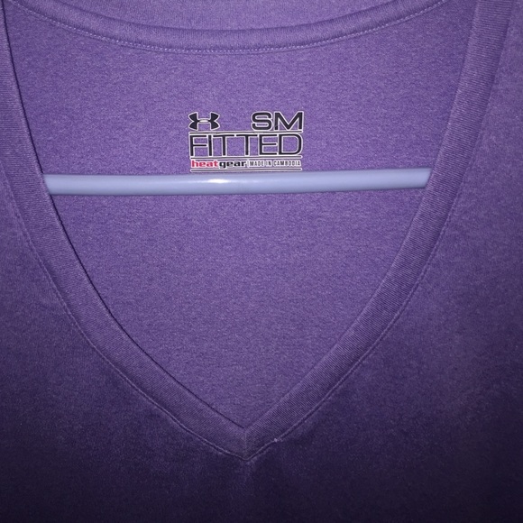 Under armour fitted vneck - Picture 2 of 3