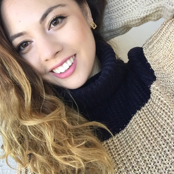 ✳️CLEARANCE✳️ Metallic Turtleneck Sweater - Picture 2 of 3