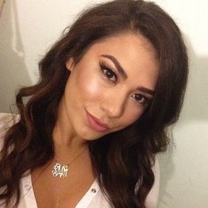 Meet your Posher, Selena