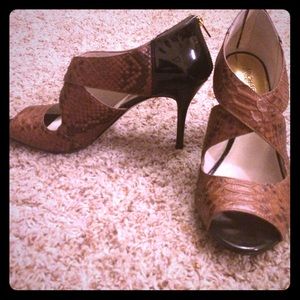 🎉💕Host Pick 💕🎉 MK heels - size 12 NWT