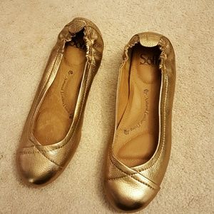 Super cushiony bronze flats.