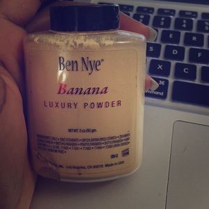 Ben Nye luxury Banana powder
