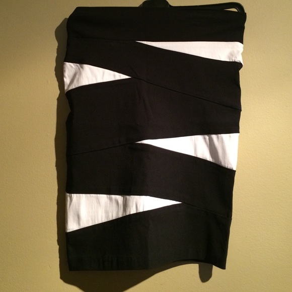 Bodycon skirt black and white