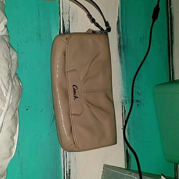 Coach wristlet nude color