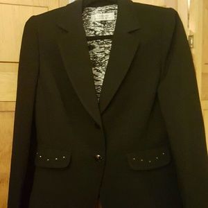 Black suit for the business woman in you