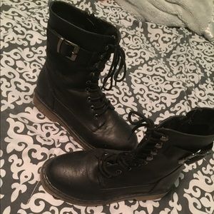 Combat style boots