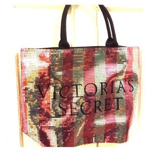 EXCLUSIVE Black Friday VS Tote!