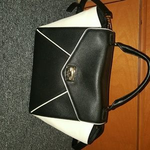 Kate spade wesley.. black and white never used