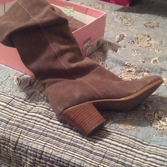 High-calf heeled suede boots!!!