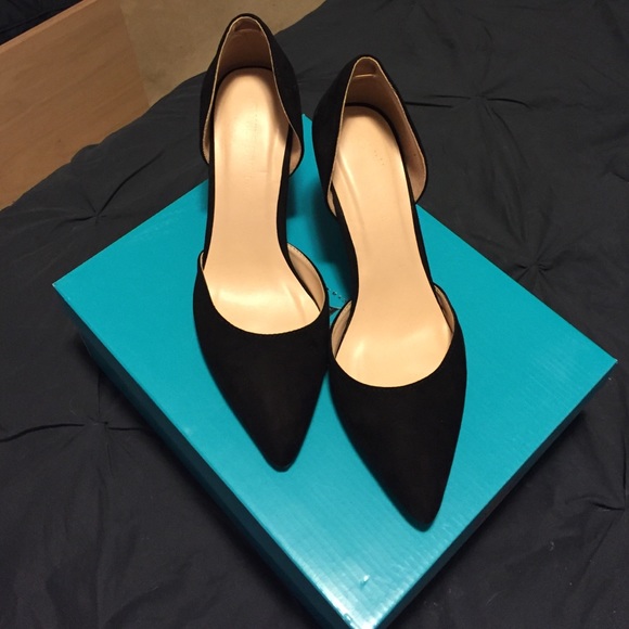 Size 9 black suede heels