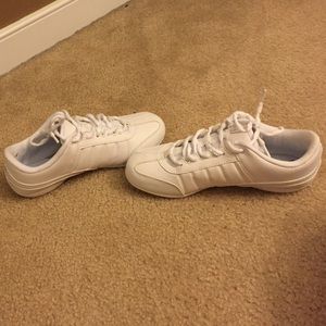 Varsity sideline cheerleading shoes
