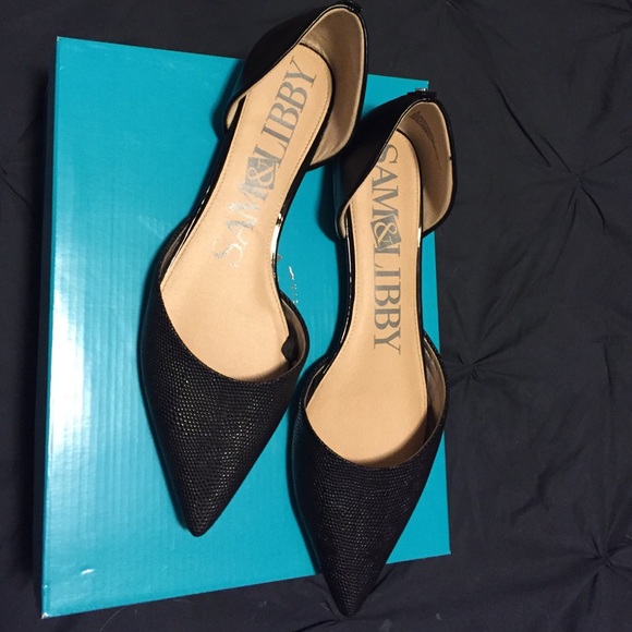 Sam&libby flats with black dotted textured toes.
