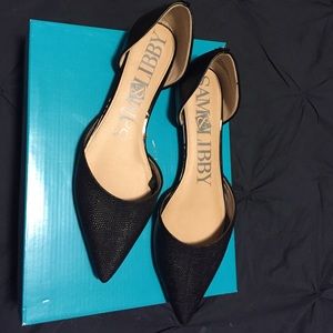 Sam&libby flats with black dotted textured toes.