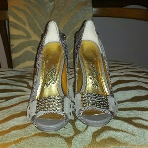 Naughty Moneys peace sign with gems