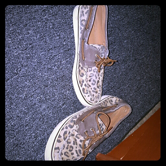 Cheetah sperrys. Some wear but good condition!