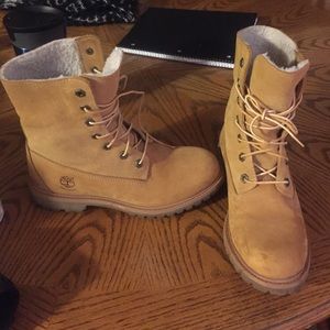 SALE TODAY ONLY! Wheat fold over timbs size 8!