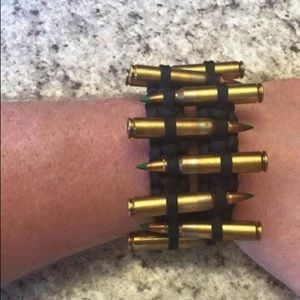 Paracord bracelet