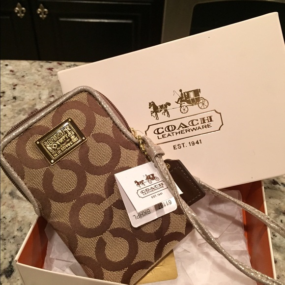 !!!SOLD!!! Coach Poppy cellphone holder/ wristlet! - Picture 1 of 1