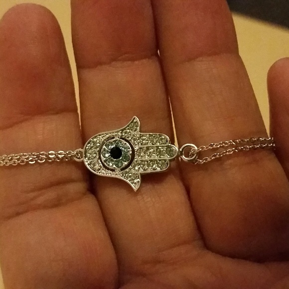 Beautiful silvertone hamsa bracelet Brand New