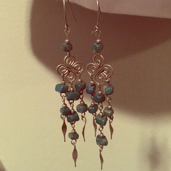 Jewelry - 🚨PRICE DROP🚨 Green dangle earrings