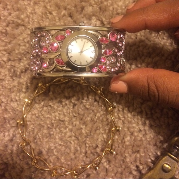 Jewelry - Picture 2 of 3