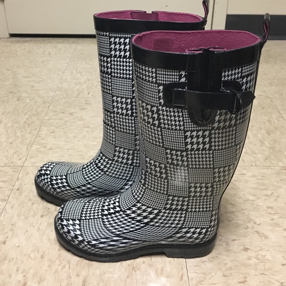 Adjustable Black/White Houndstooth Print Rainboots - Picture 1 of 4