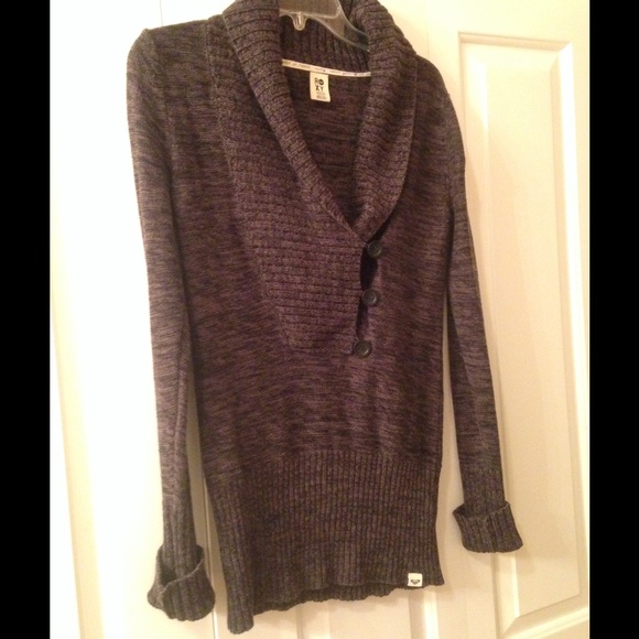 Gray/black sweater