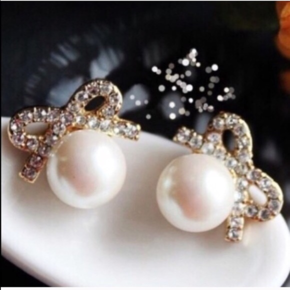Pearl Bow Earings