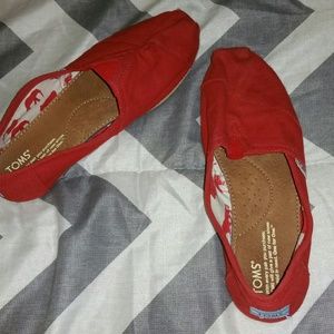 Toms