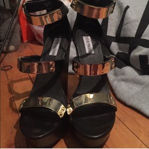Steve Madden gold plated wedges