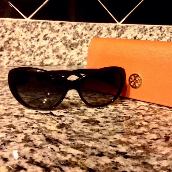 Tory Burch 56mm Cat Eye Sunglasses 😎