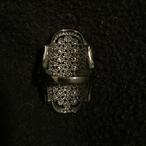 Black & Silver Rhinestone ring - Picture 3 of 3