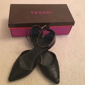 Tesori Black Pointed Flats