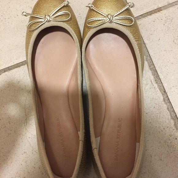 Banana Republic Shoes - Picture 1 of 1