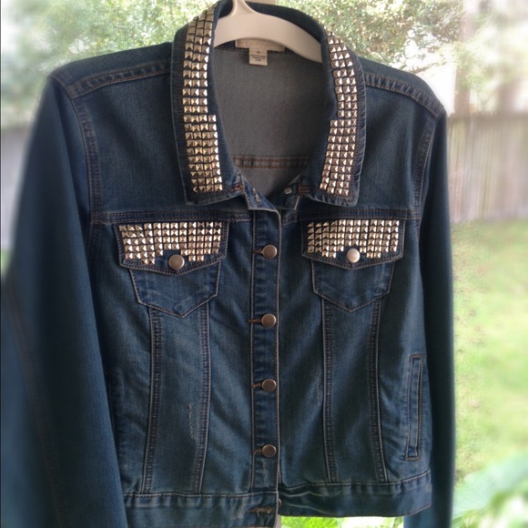 Cropped denim jacket w/ silver studs