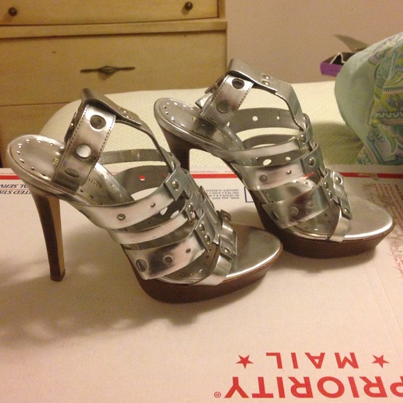 Sexy Silver Gladiator Stilettos BCBGirls sz 7