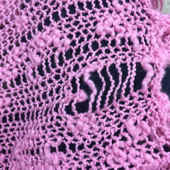 💥SOLD💥Pink Shaw with Fringe - Picture 4 of 4