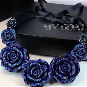 Beautiful blue roses necklace bib statement flower