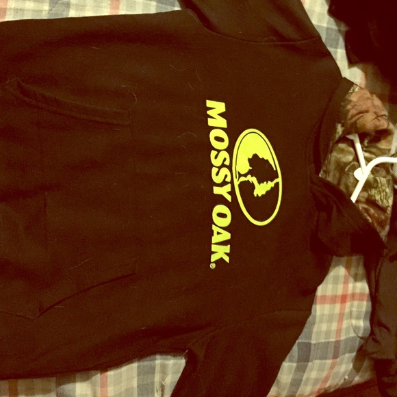 Never worn Mossy Oak Sweatshirt