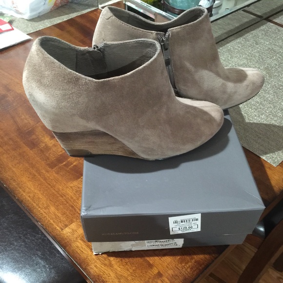 Vince Camuto Hamil wedge