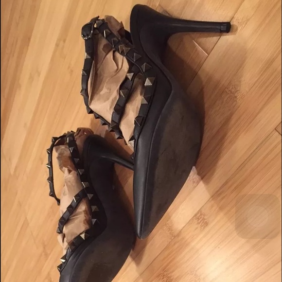 additional pictures of Valentino rockstuds - Picture 2 of 4