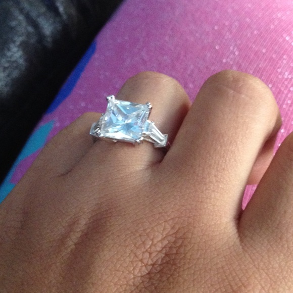 14K WHITE GOLD RING
